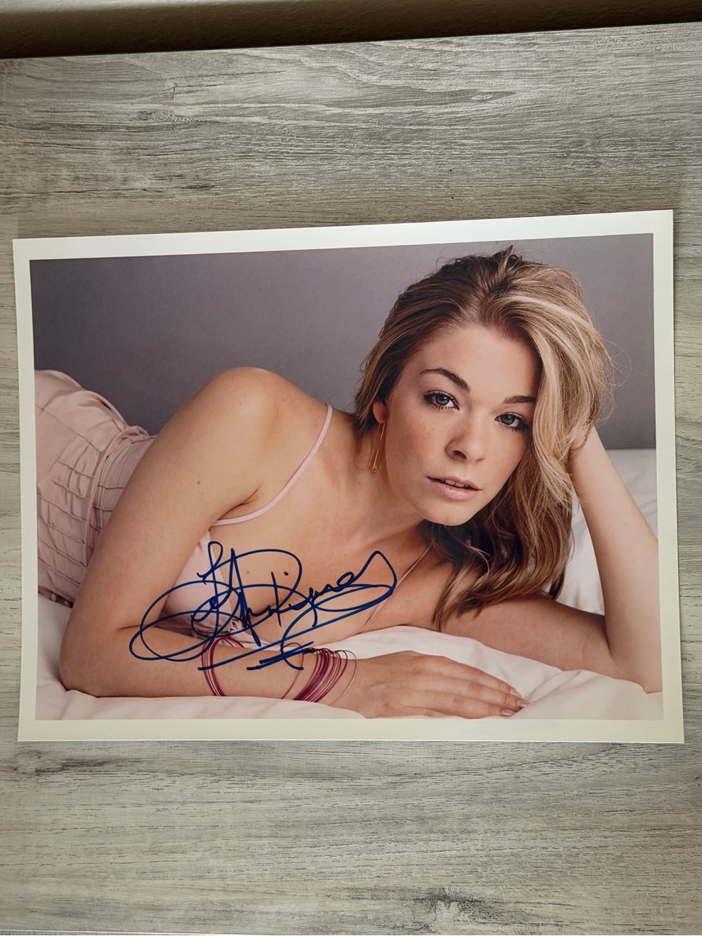 LeAnn Rimes Signed 8x10